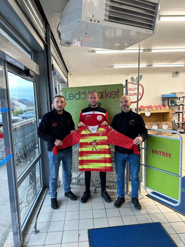 Le FC Plateau 39 dévoile son nouveau jeu de maillots en partenariat avec Ledo Market !