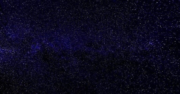 découvrez les étoiles de l'univers : formations, constellations et mystères célestes. plongez dans l'astronomie et apprenez à identifier les étoiles qui illuminent notre ciel nocturne.