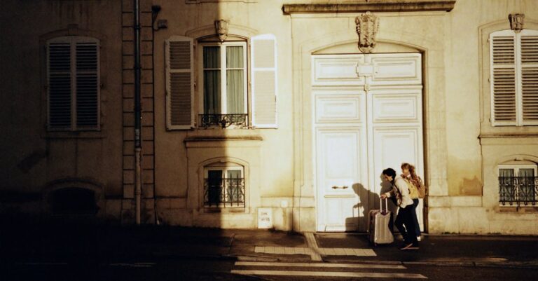 découvrez nancy, une ville riche en histoire et en culture, célèbre pour son architecture remarquable, ses jardins pittoresques et sa gastronomie savoureuse. explorez ses places emblématiques et plongez dans l'art de vivre lorrain.