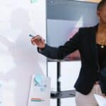 découvrez ce qu'est une 'pitch invasion', un phénomène fascinant où les supporters envahissent le terrain lors d'événements sportifs, apportant une ambiance électrique et des histoires mémorables. explorez les raisons, les conséquences et l'impact sur le monde du sport.