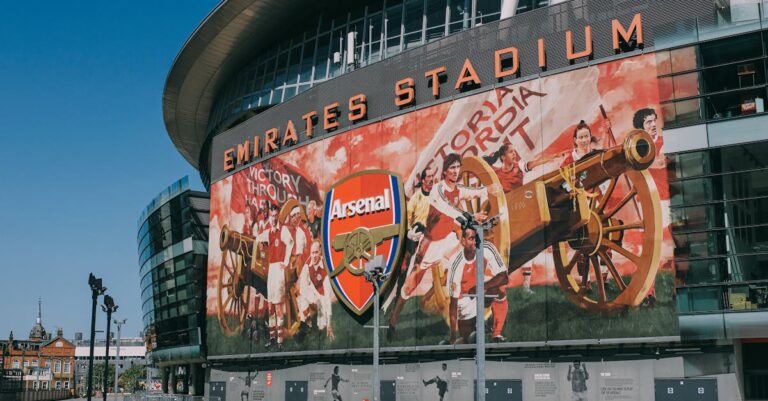 découvrez la premier league, le championnat de football le plus captivant au monde. suivez l'actualité, les équipes, les joueurs et les matches en temps réel pour ne rien manquer des émotions et des surprises de cette prestigieuse compétition anglaise.