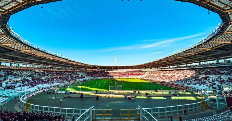 découvrez l'univers palpitant de la serie a, le championnat de football italien, où s'affrontent les meilleures équipes et joueurs du pays dans des matchs riches en émotions et en rebondissements.