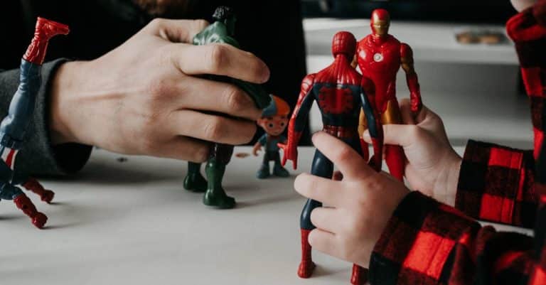 découvrez l'incroyable histoire de hulk, le super-héros emblématique de marvel. plongez dans l'univers d'bruce banner, un scientifique transformé en un géant vert puissant par ses émotions. explorez ses aventures, ses combats épiques et sa quête pour maîtriser sa colère.