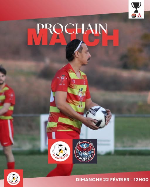 Joueurs du FC Plateau 39 en tenue jaune et rouge avant un match de Coupe Sport 2000