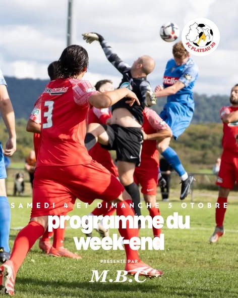 Joueurs du FC Plateau 39 en action lors d'un match de championnat